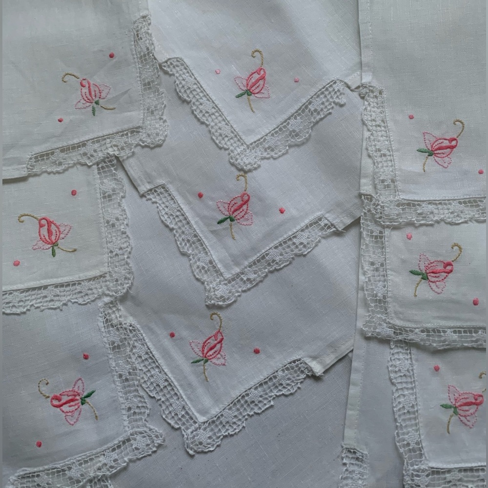 New vintage SET of 12 dinner napkins